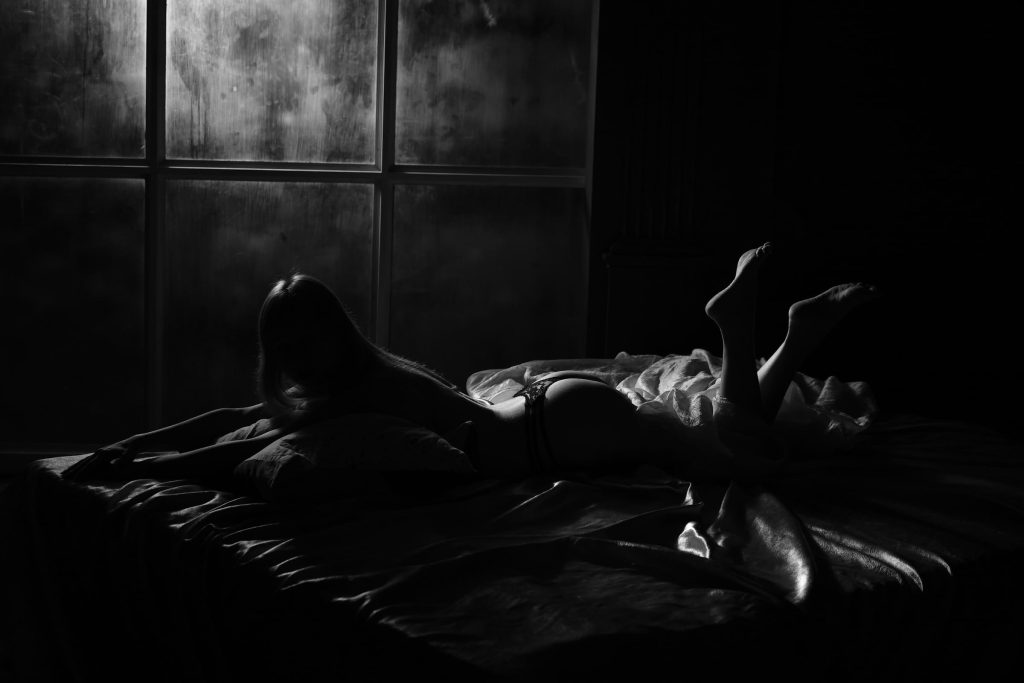 mujer en cama relatos porno y eróticos